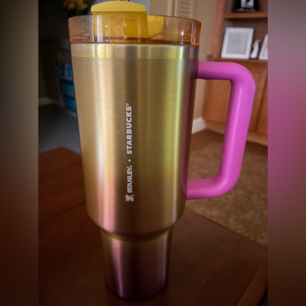 Pink chrome bicolor Stanley Starbucks cup Stanleycup 2024